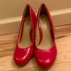 Mootsies Tootsies Ruby Red pumps